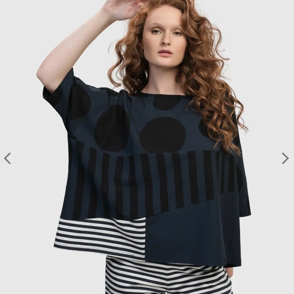 Alembika Urban Amazon Boxy Navy Tee SZ L (US 14-16) Geometric Lagenlook
